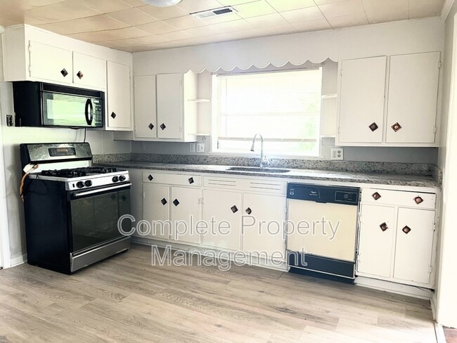 Building Photo - 3730 Council Ave