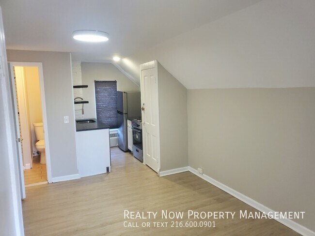 Foto del edificio - 1333 W 61st St