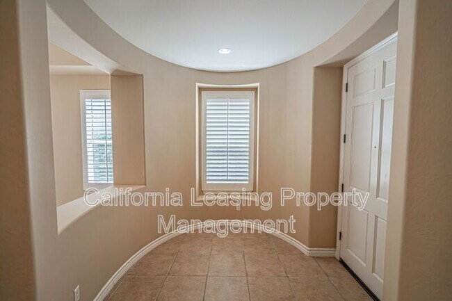 Foto del edificio - 23902 Lakeside Rd