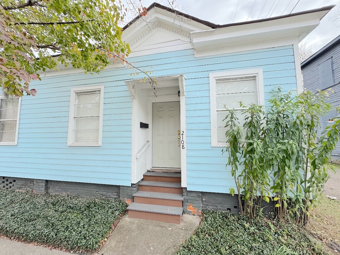 Foto principal - 2108 Burroughs St