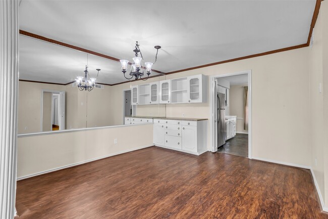 Building Photo - 7600 Burgoyne Rd