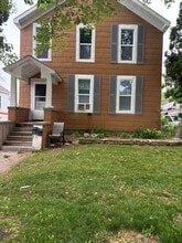 Building Photo - 1439 Main St