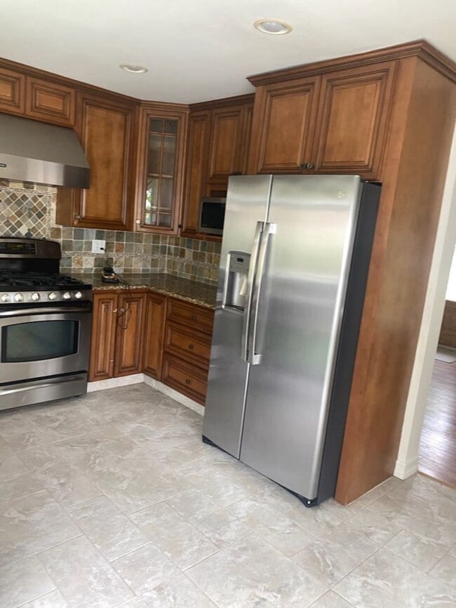 Building Photo - SFR for Rent close to the Beach