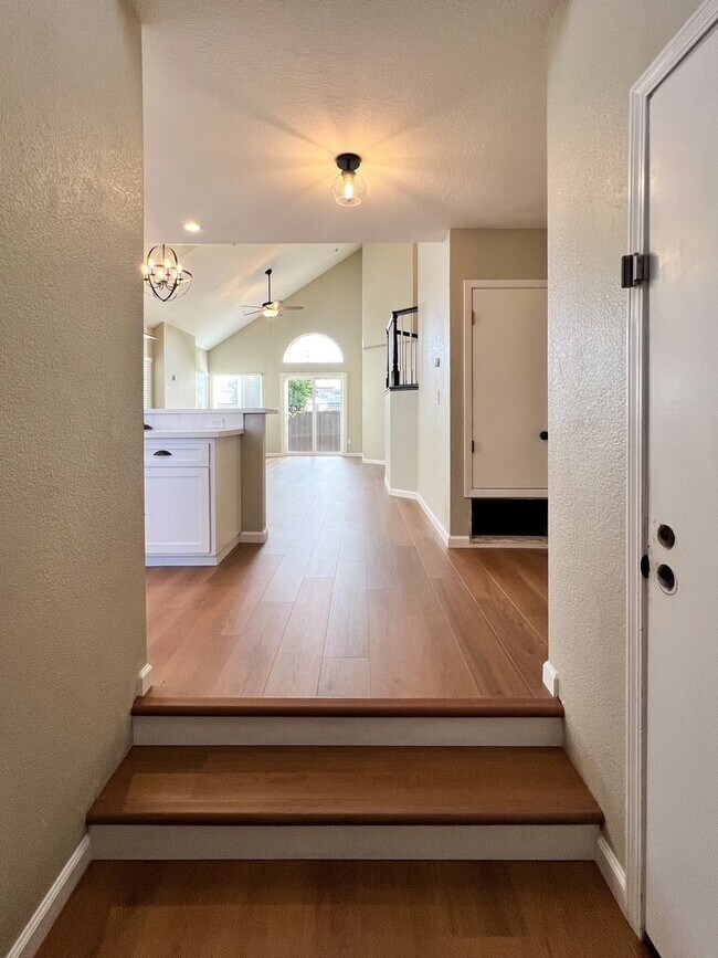 Building Photo - Updated Three Bedroom Home in the Heart of Napa