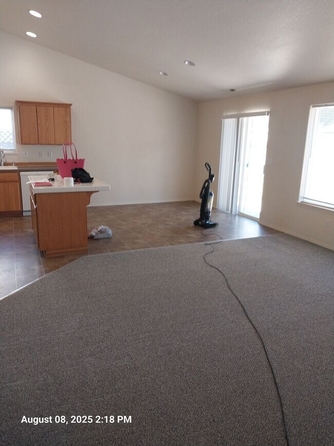 Foto del edificio - 320 NW Country Ct