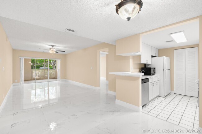 Foto del edificio - 9855 Westview Dr