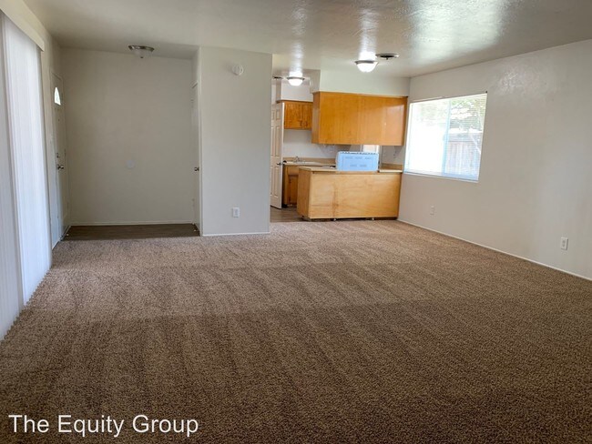 Building Photo - 808 E Kaweah Ave