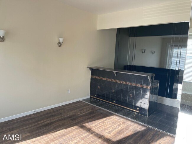 Foto del edificio - 6 br, 2 bath House - 74 Palm Ave