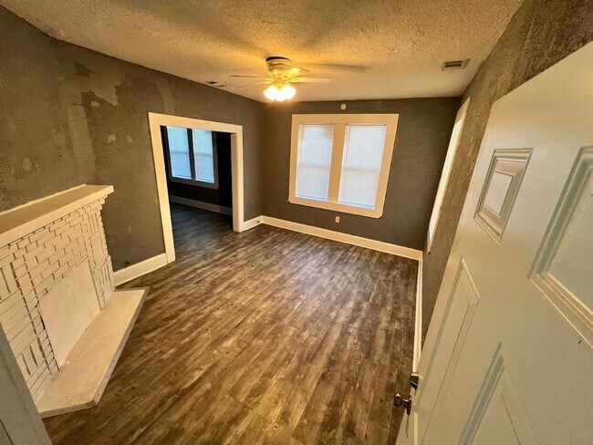 Foto del edificio - MOVE IN READY