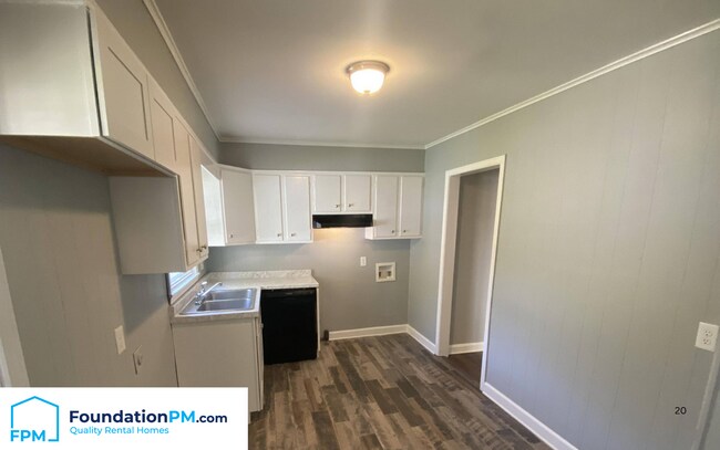 Foto del edificio - 824 Novarese Ave