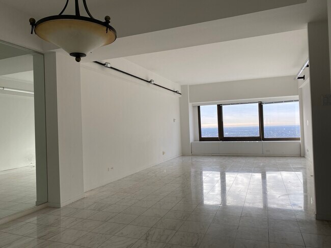 Foto del edificio - 175 E Delaware Pl