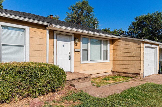 Building Photo - 3 Bed 1.5 Bath in Midwest City! Half off o...