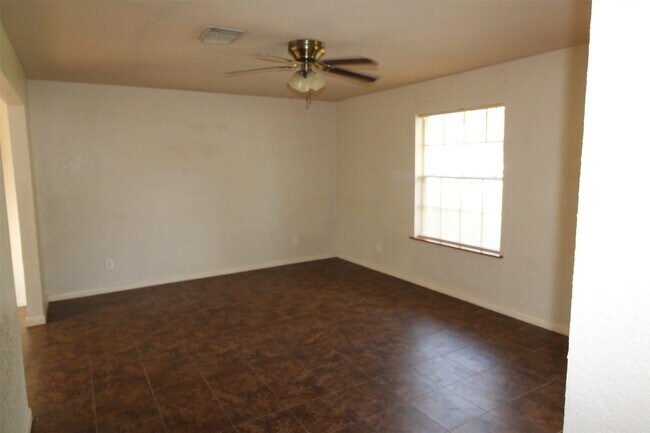 Foto del edificio - 5942 Glen Grove St