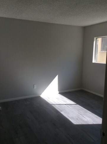 Building Photo - 521 N Flores St