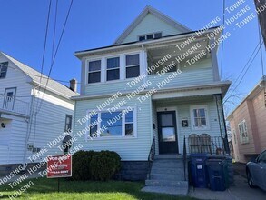 Building Photo - 15 Beatrice Ave