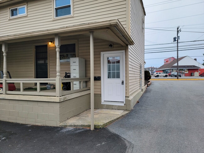 Building Photo - 317 W Main St