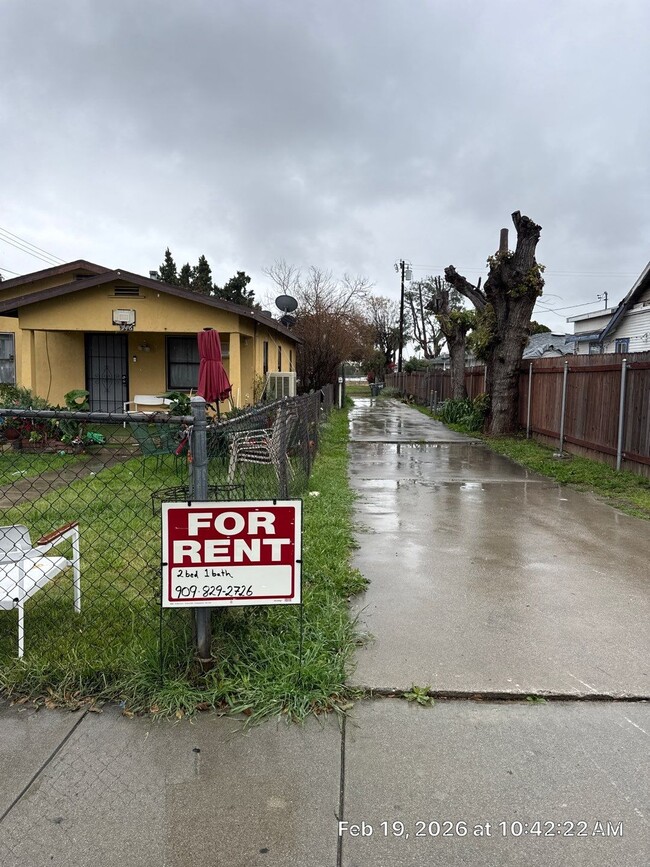 Building Photo - 946 E Nocta St