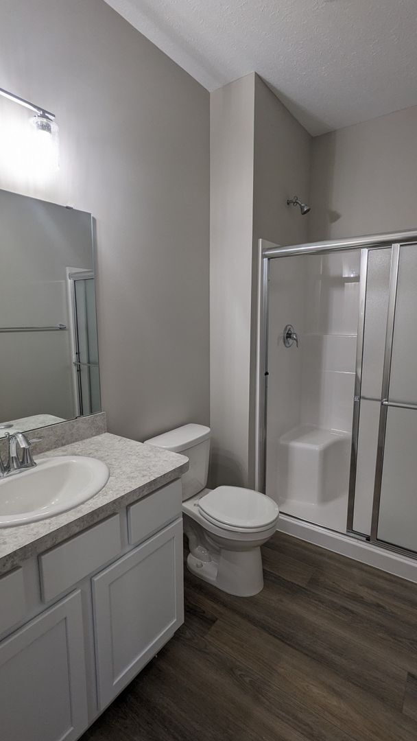 Building Photo - First floor living 2 bedroom Treadway Pond...