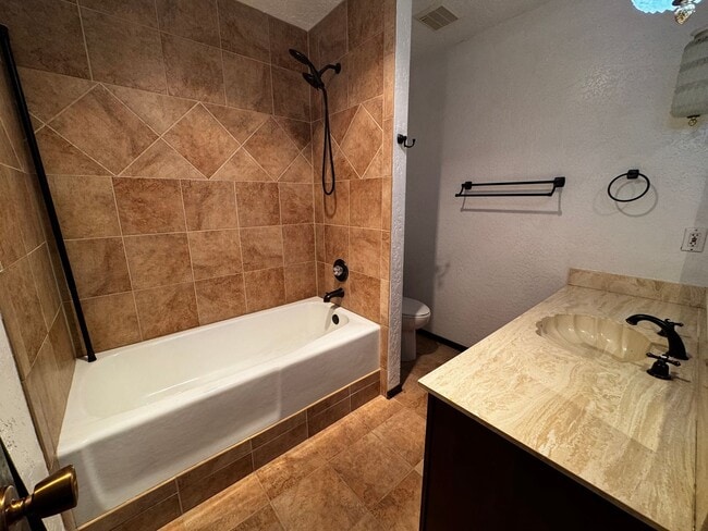 Foto del edificio - Beautiful 3 bedroom 2 bath