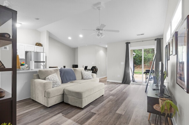 Building Photo - 3825 Elizabeth Ave