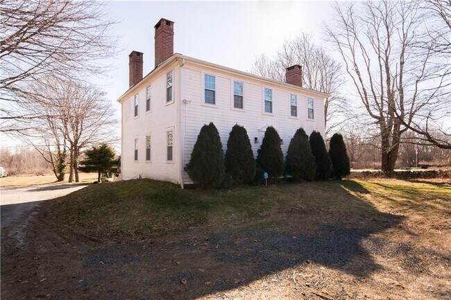 Building Photo - 253 E Main Rd