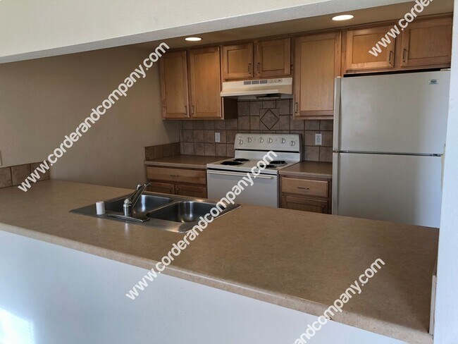 Foto del edificio - Beautiful Upstairs Condo, Spacious 2 Bedroom 1.5 Bathroom and 928 Sq Ft. In Nice Community, The P...