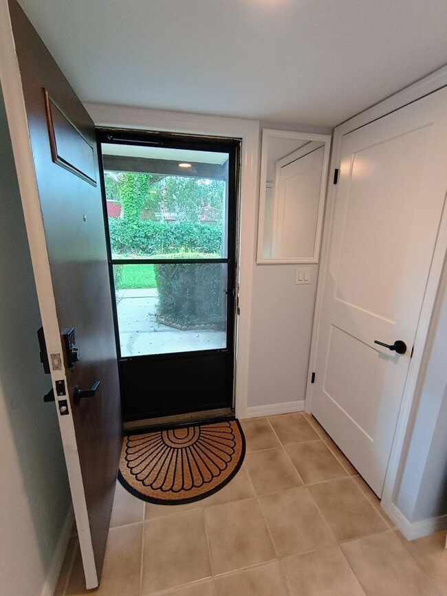 Building Photo - 3827 Pine Cone Cir