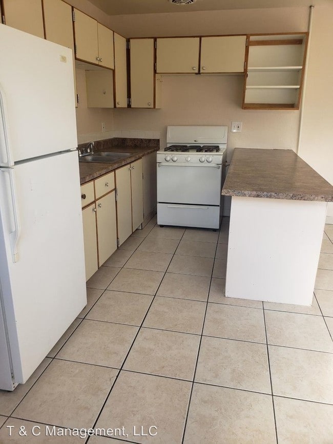 Building Photo - 1132 Palomas Dr SE
