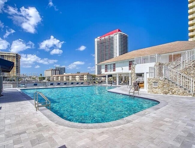 Foto del edificio - 1849 S Ocean Dr