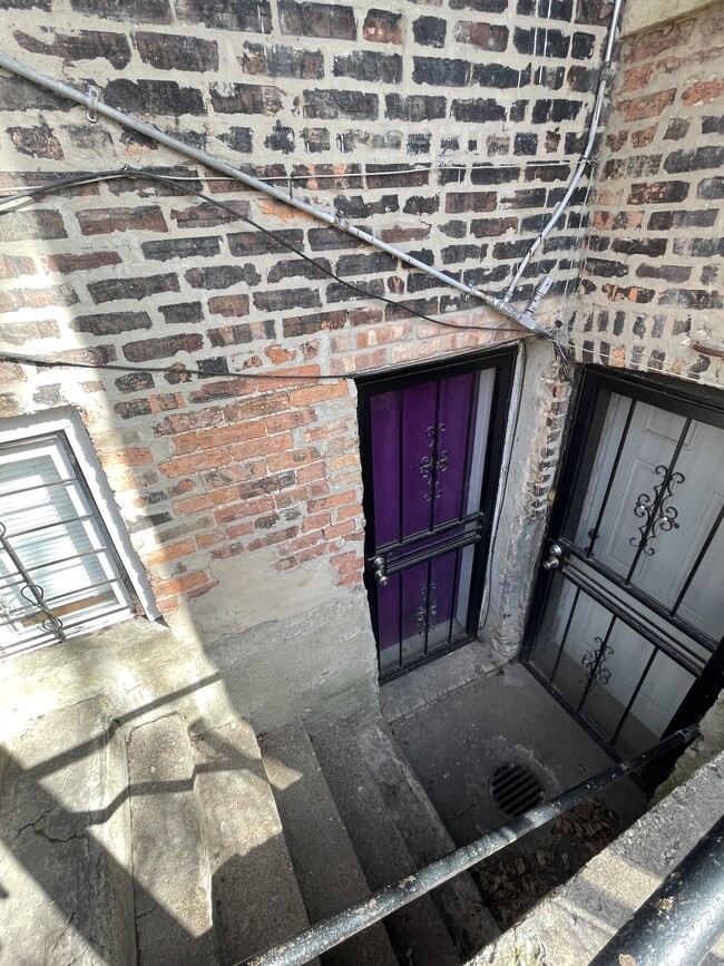 Building Photo - 440 E 42nd St