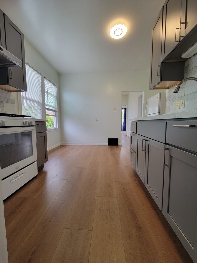 Foto del edificio - 614 Grand Ave