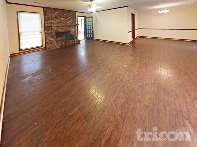 Building Photo - 20 Lakeside Dr