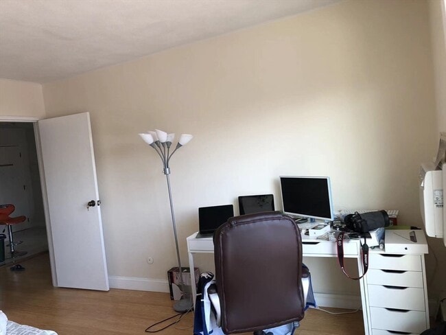 Building Photo - 383 Lanley