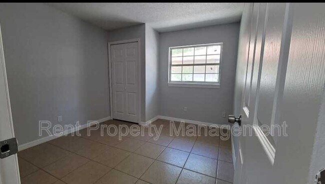 Building Photo - 510 North Rosland Drive