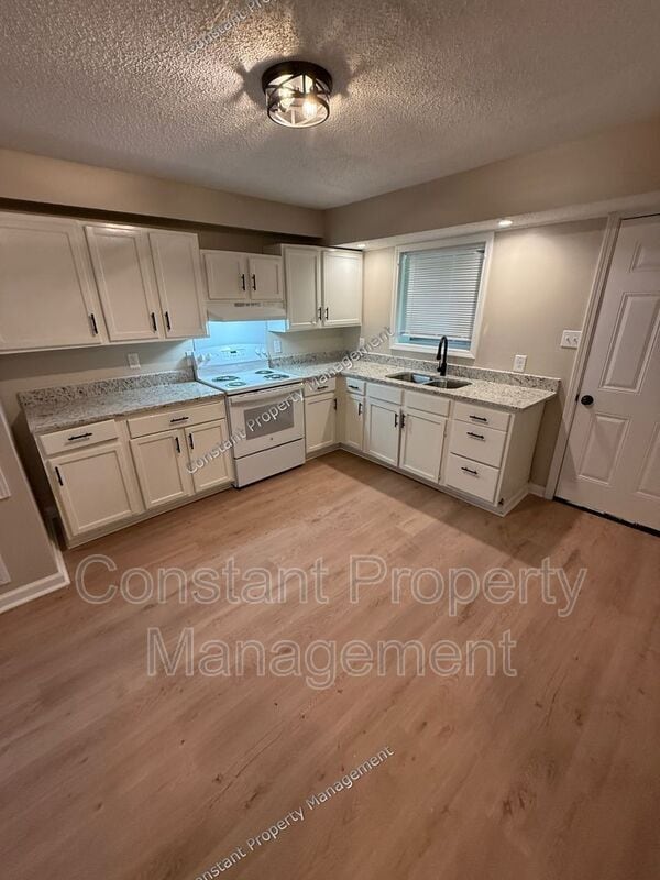 Building Photo - 4221 Ayers Rd
