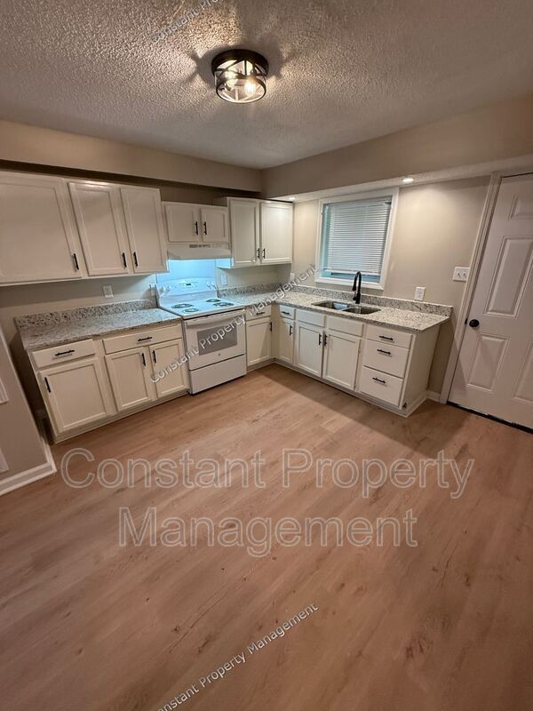 Foto del edificio - 4221 Ayers Rd