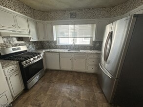Building Photo - 262 Hornblower Ave