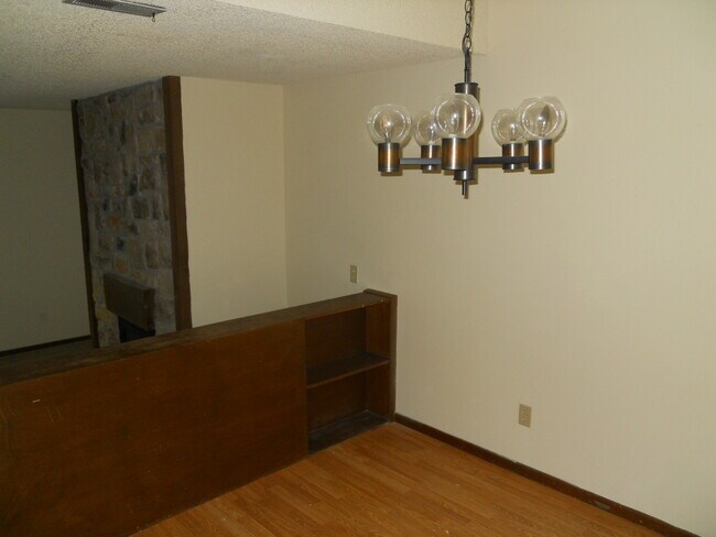 Building Photo - 1339 Westbrooke St