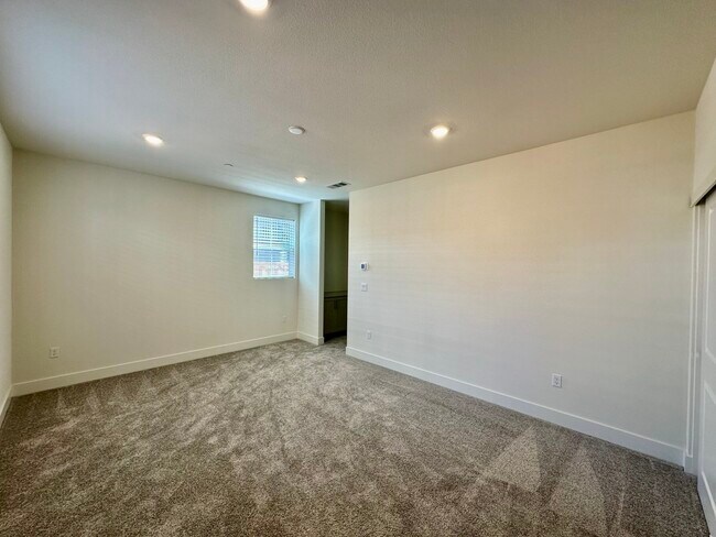 Building Photo - 9166 Enterprise Dr