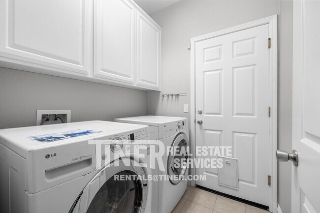 Foto del edificio - Beautiful Natomas Home close to everything
