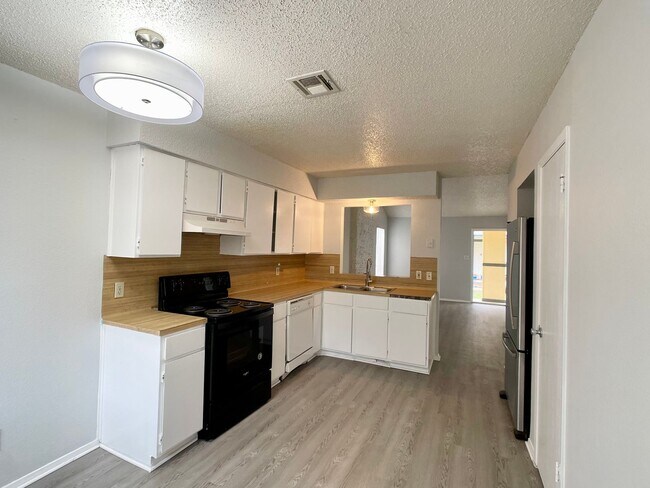 Foto del edificio - 2/1 Duplex in North Austin