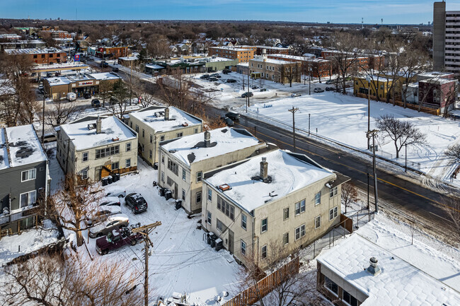 Parte posterior del edificio - 2016-2020 E Franklin Ave