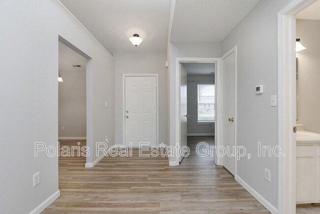 Building Photo - 109 E Flat Rock Dr