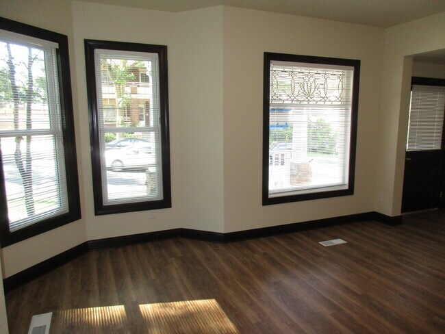 Building Photo - 141 E Gorham St