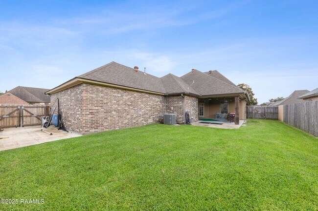 Building Photo - Beautiful 3 bed, 2 bath home available in ...