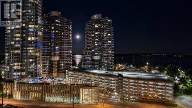 Photo du bâtiment - 19 Grand Trunk Crescent