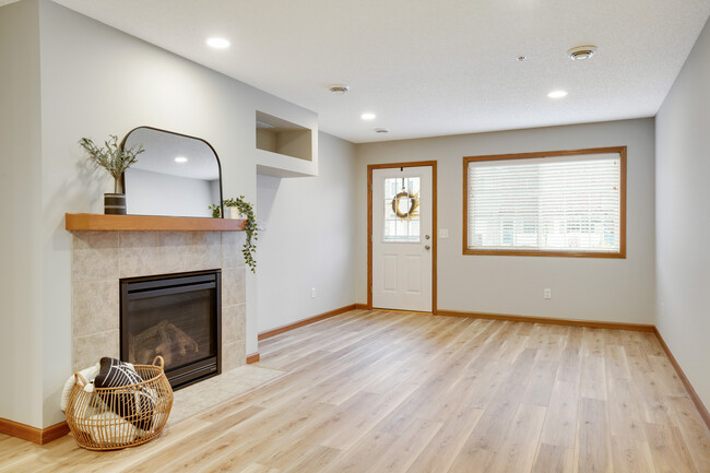 Main level - Family room with gas fireplace, looking toward front door - 16386 Elm Creek Ln