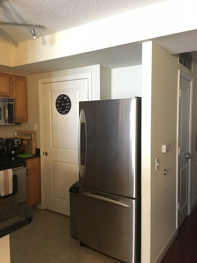 Kitchen - 880 N Pollard St