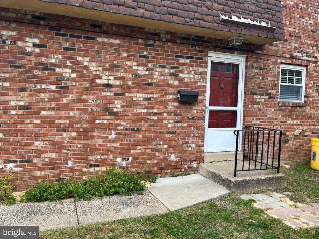 Primary Photo - 16 Apel Ave