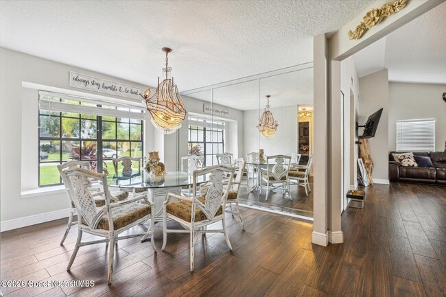 Building Photo - 2532 Kingsmill Ave